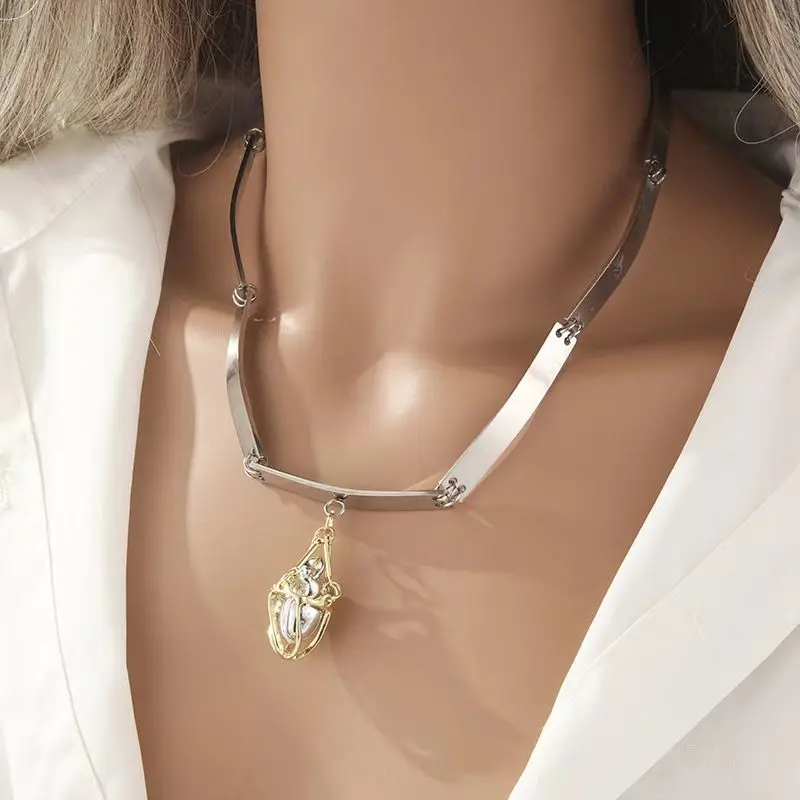 Personality Heart Pendant Necklace Luxury Niche Couples Tide Ins Hip-hop Design Joker Tide Neck Chain Wholesale.
Personality Heart Pendant Necklace Luxury Niche Couples Tide Ins Hip-hop Design Joker Tide Neck Chain Wholesale.