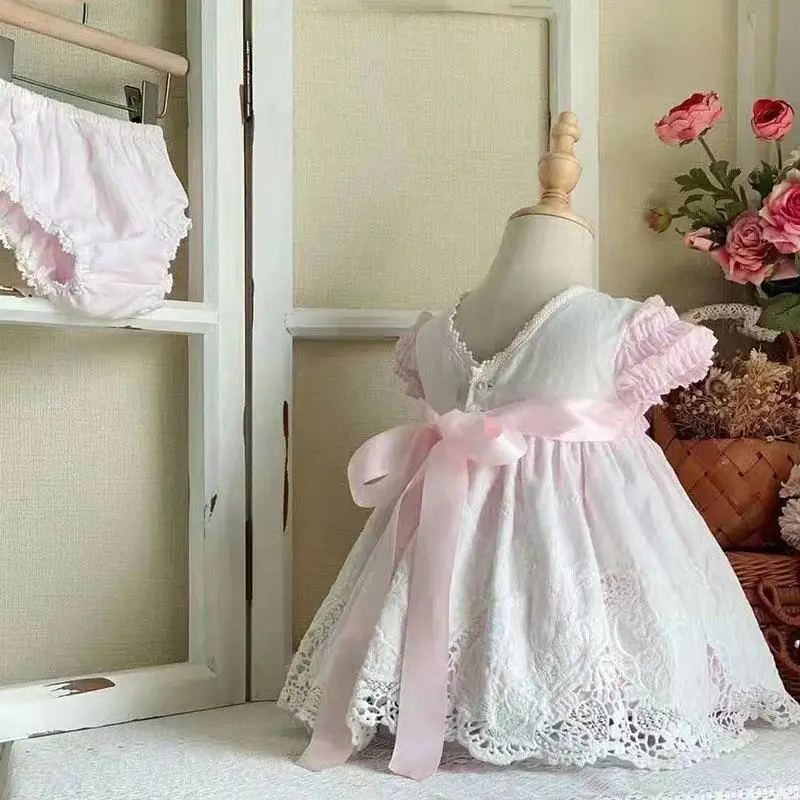2Pcs Baby Girls Smocked Dress 2021 Children UK Princess Ball Gown for Girl Handmade Smock Dresses Kids AX005 
2Pcs Baby Girls Smocked Dress 2021 Children UK Princess Ball Gown for Girl Handmade Smock Dresses Kids AX005