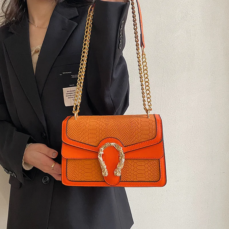 Chain cross-body double compartment small square bag 2023 new crocodile print gold bright bag simple fashion trendy bag
Chain cross-body double compartment small square bag 2023 new crocodile print gold bright bag simple fashion trendy bag
