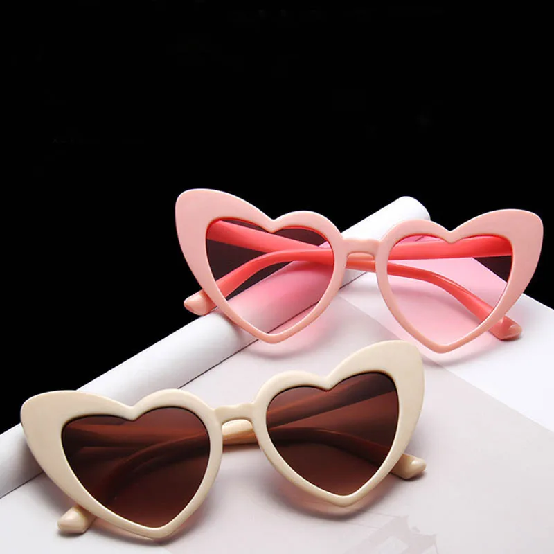 Retro Heart Sunglasses Women Brand Designer Cat Eye Sun Glasses Female Retro Love Heart Shaped Glasses Ladies UV400 Protection
Retro Heart Sunglasses Women Brand Designer Cat Eye Sun Glasses Female Retro Love Heart Shaped Glasses Ladies UV400 Protection