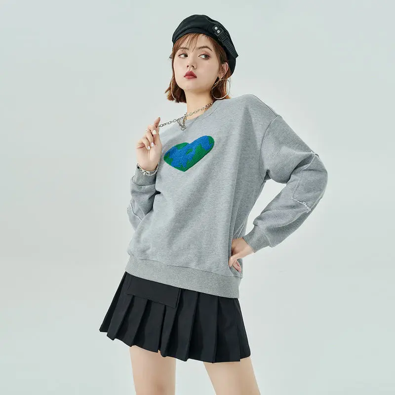 Earth Heart Embroidered Patch Crew Neck Sweater Women's Fashion Long Sleeve Top
Earth Heart Embroidered Patch Crew Neck Sweater Women's Fashion Long Sleeve Top
