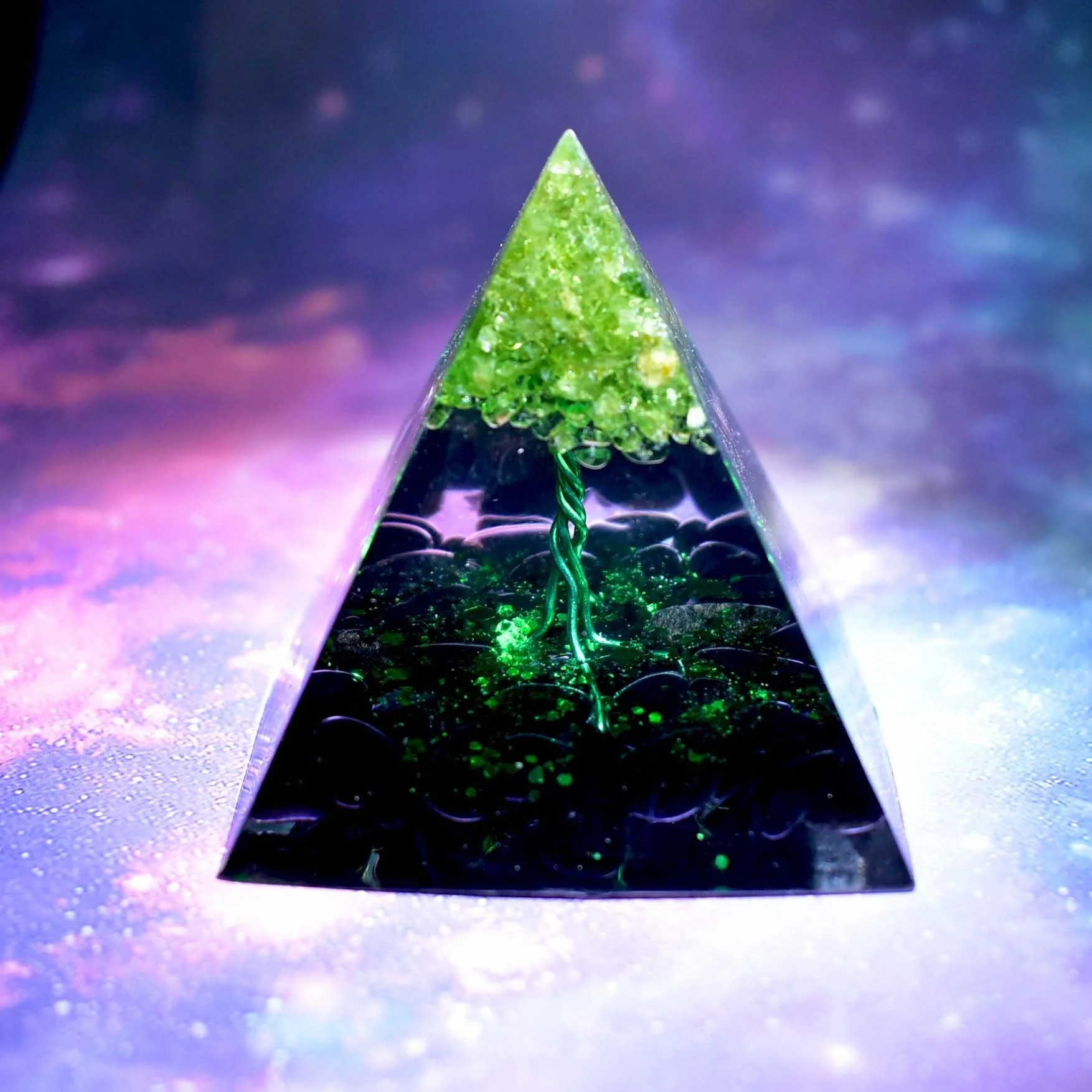 Same Aogen the Pyramid Decoration Natural Crystal Gravel Energy Tower Crystal quartz crystals crystal chips miner
Same Aogen the Pyramid Decoration Natural Crystal Gravel Energy Tower Crystal quartz crystals crystal chips miner