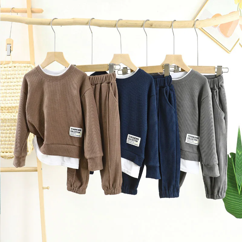 Лучшая одежда, костюм для мальчиков и девочек на весну и осень, спортивный свитшот и брюки, модная детская одежда в Корейском стиле
Лучшая одежда, костюм для мальчиков и девочек на весну и осень, спортивный свитшот и брюки, модная детская одежда в Корейском стиле