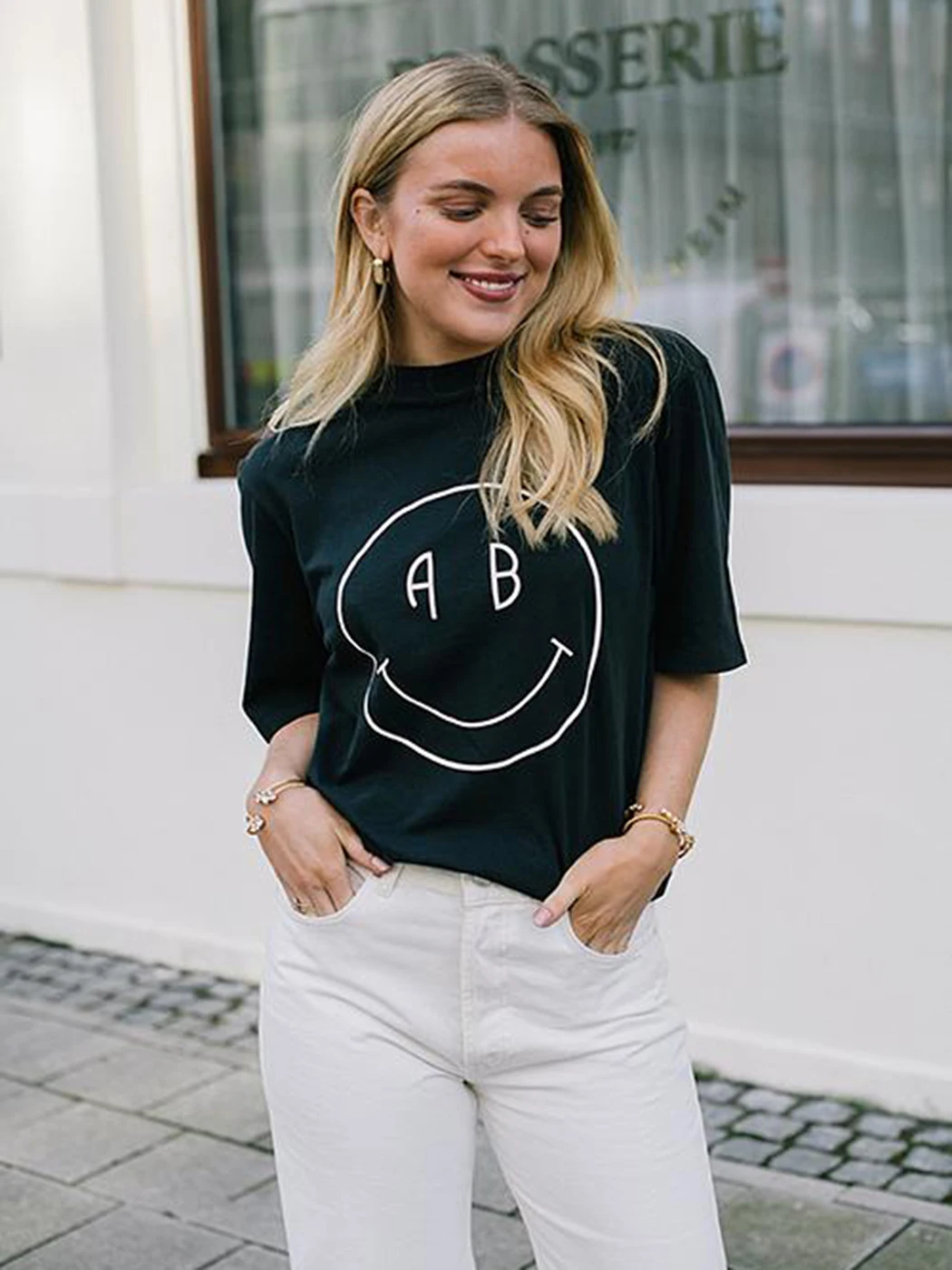 Graphic T-shirts 2023 Summer Women Clothing Vintage Chic Short Sleeve Letter Print T-shirt Womens Casual Tees Fashion
Graphic T-shirts 2023 Summer Women Clothing Vintage Chic Short Sleeve Letter Print T-shirt Womens Casual Tees Fashion