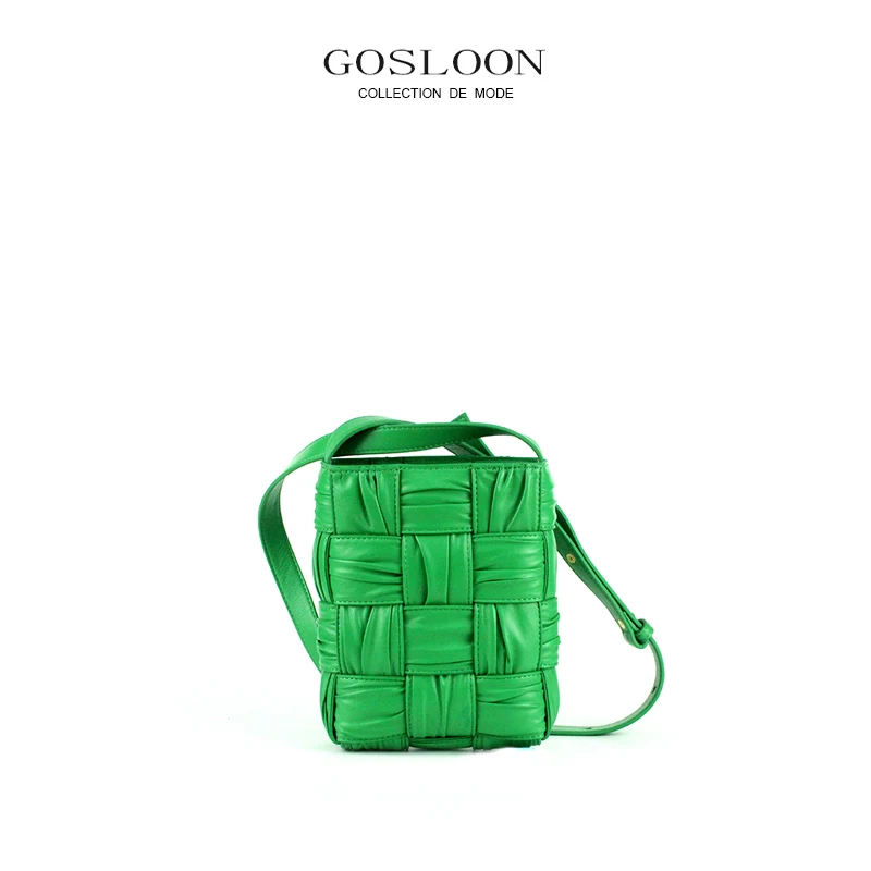 GOSLOON-2023 brand original design sheepskin women's shoulder bag black formal style woven leather handMobile phone bag fashion
GOSLOON-2023 brand original design sheepskin women's shoulder bag black formal style woven leather handMobile phone bag fashion