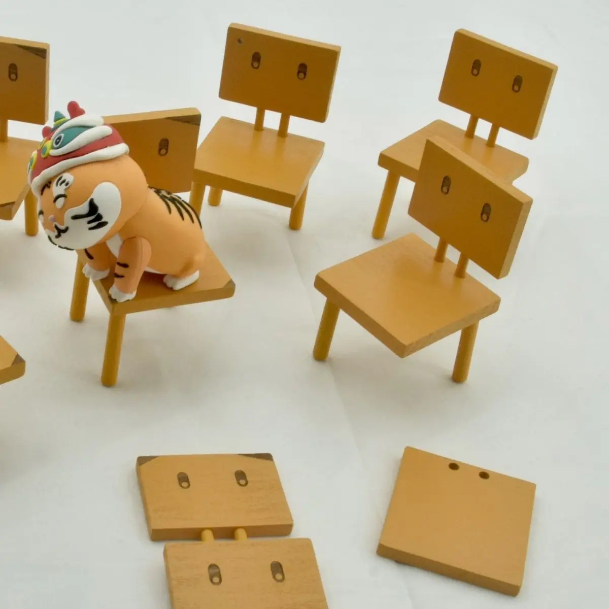 Cartoon Anime Suzume no Tojimari Chair Action Figure Wooden Suzume Chair Mini Ornaments Kids Gifts Desktop Table Home Decor
Cartoon Anime Suzume no Tojimari Chair Action Figure Wooden Suzume Chair Mini Ornaments Kids Gifts Desktop Table Home Decor