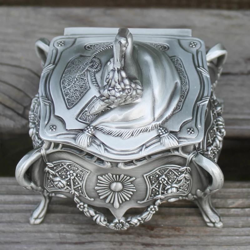 New arrival fashion Metal Jewelry Box with delicate flower pattern/ Pewter plated Trinket box/ Gift box Money Box for wedding
New arrival fashion Metal Jewelry Box with delicate flower pattern/ Pewter plated Trinket box/ Gift box Money Box for wedding