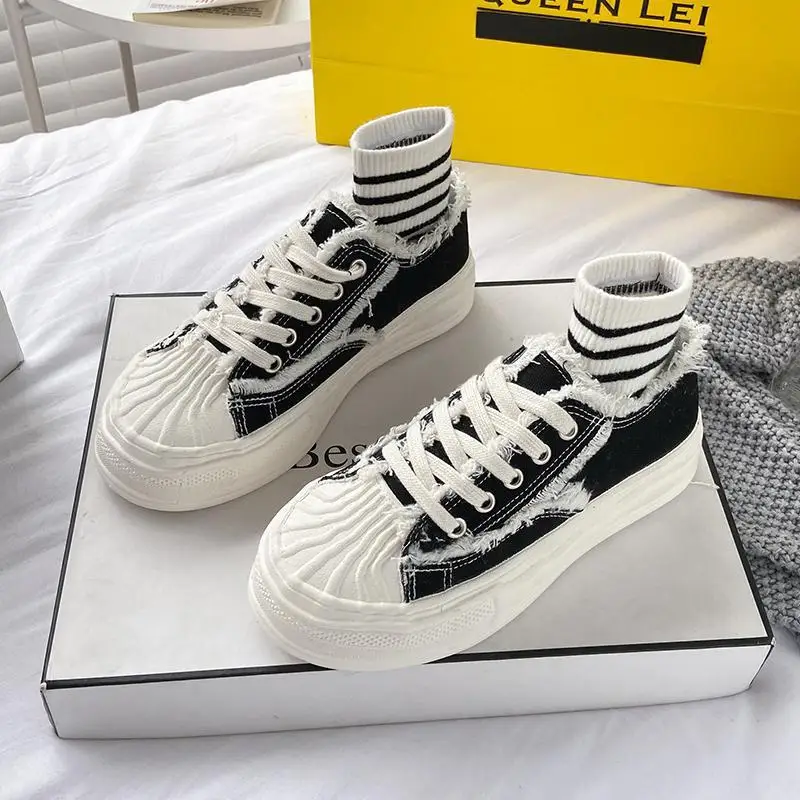 Summer new thick soled inner raised canvas shoes women's ulversatile white shoes muffin board shoes ins fashion
Summer new thick soled inner raised canvas shoes women's ulversatile white shoes muffin board shoes ins fashion