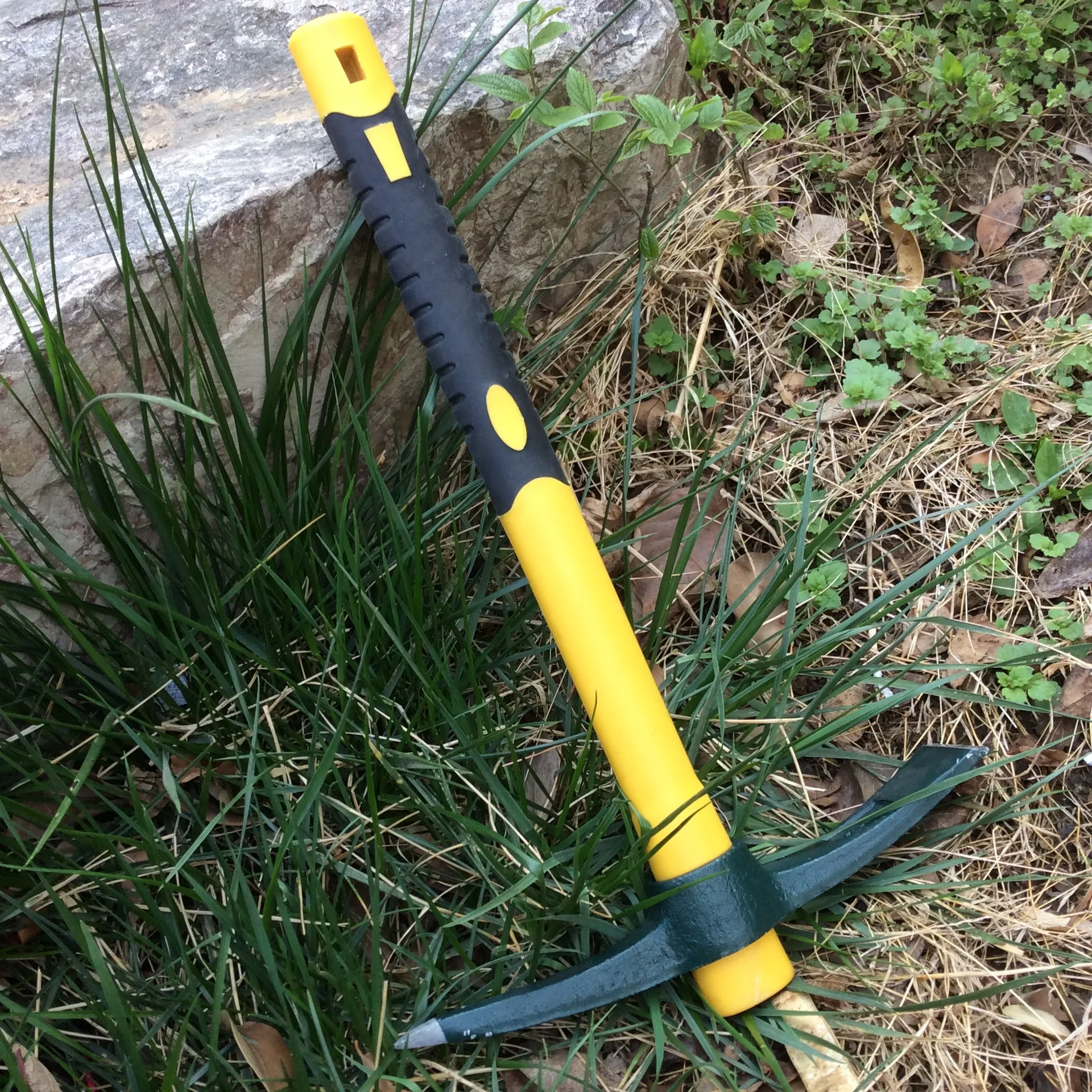 

Pickaxe Outdoor Camping Mountain Mattock Fiberglass Handle Pick Axe Small Size Garden Pick Hand Tools