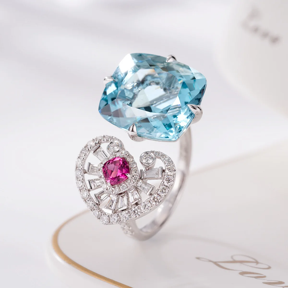 Original New Heart Ring Female Set with Sparkling High Carbon Diamonds Colored Diamond Ring Sparkling Luxury Jewelry Gift
Original New Heart Ring Female Set with Sparkling High Carbon Diamonds Colored Diamond Ring Sparkling Luxury Jewelry Gift