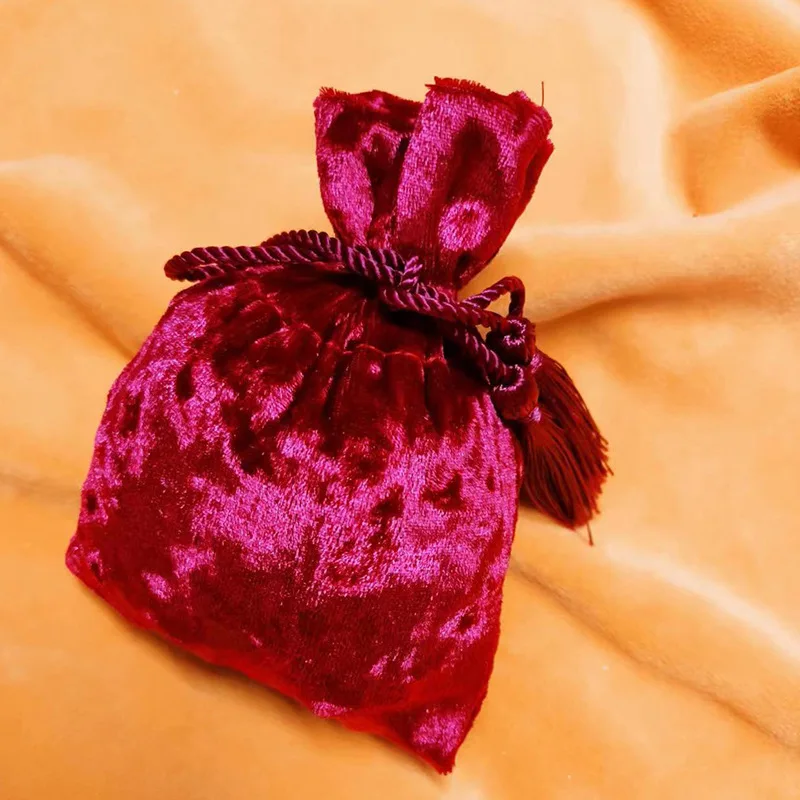 Бархатные мешочки для подарков
Бархатные мешочки для подарков