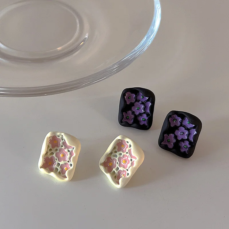 Minar Exquisite White Purple Color Enamel Hanging Drop Earrings for Women Flower Printing Irregular Square Earring Brincos 2022
Minar Exquisite White Purple Color Enamel Hanging Drop Earrings for Women Flower Printing Irregular Square Earring Brincos 2022