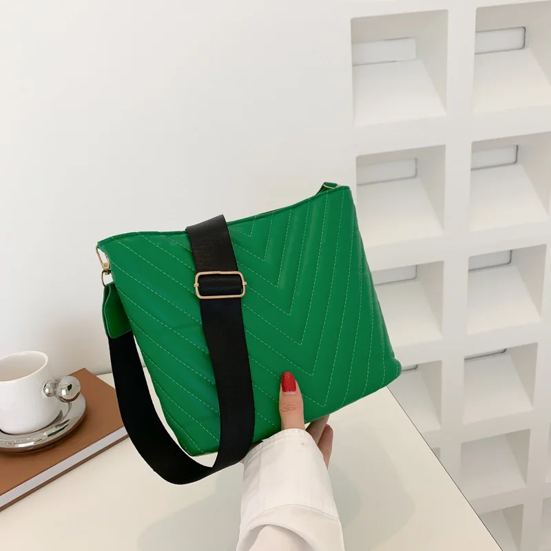Fashion Bucket Crossbody Bags Striped Pu Leather Shoulder Bag Casual Designer Handbags For Women
Fashion Bucket Crossbody Bags Striped Pu Leather Shoulder Bag Casual Designer Handbags For Women