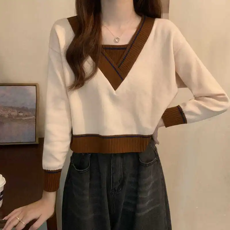 Fashion women's color blocking knitting casual V-neck pullover long sleeve loose sweater
Fashion women's color blocking knitting casual V-neck pullover long sleeve loose sweater