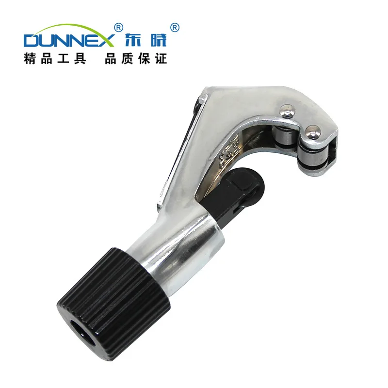 Powerful cutter 4 CT - 274-28 mm pipe cutter cutting copper iron, stainless steel pipe
Powerful cutter 4 CT - 274-28 mm pipe cutter cutting copper iron, stainless steel pipe