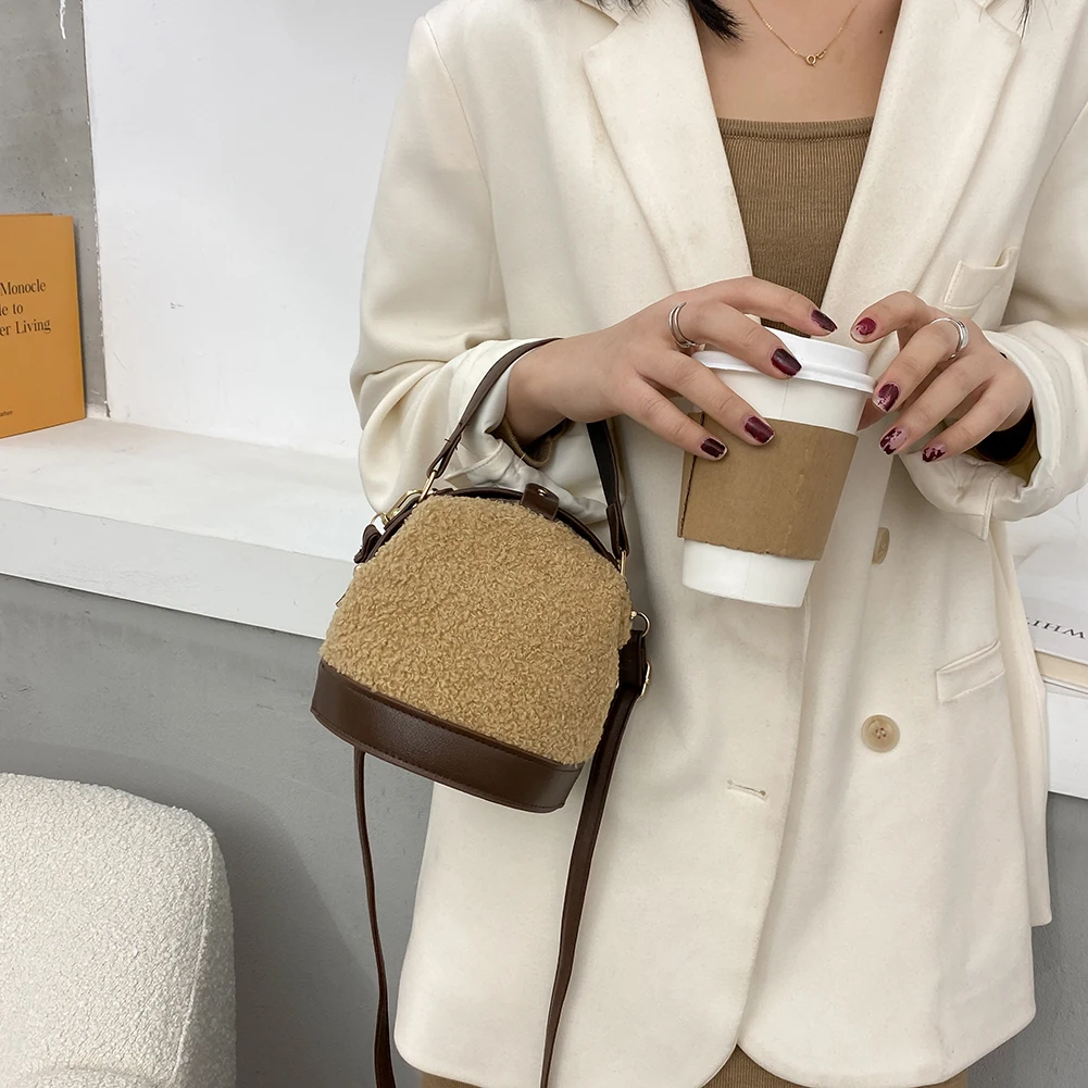 Women Handbags Designer Shoulder Bag Luxury Plush Messenger Bag Street Hit Color Lady Buckets Bag 2020 Trend
Women Handbags Designer Shoulder Bag Luxury Plush Messenger Bag Street Hit Color Lady Buckets Bag 2020 Trend