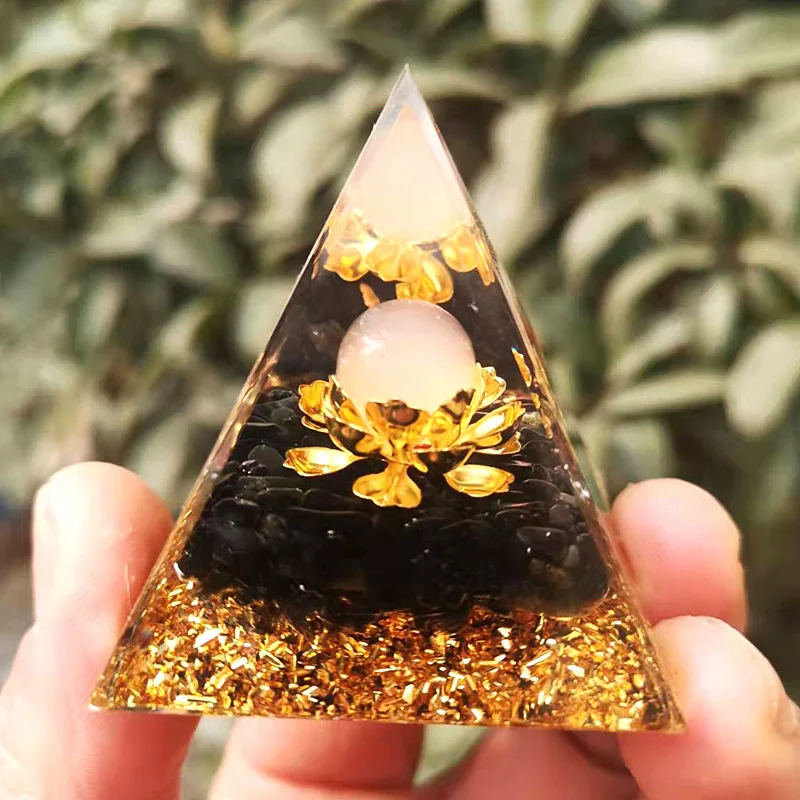 

New 5-6cm Crystal Pyramid Crushed Stone Resin Home Decoration Car Decoration Pure Hand Craft