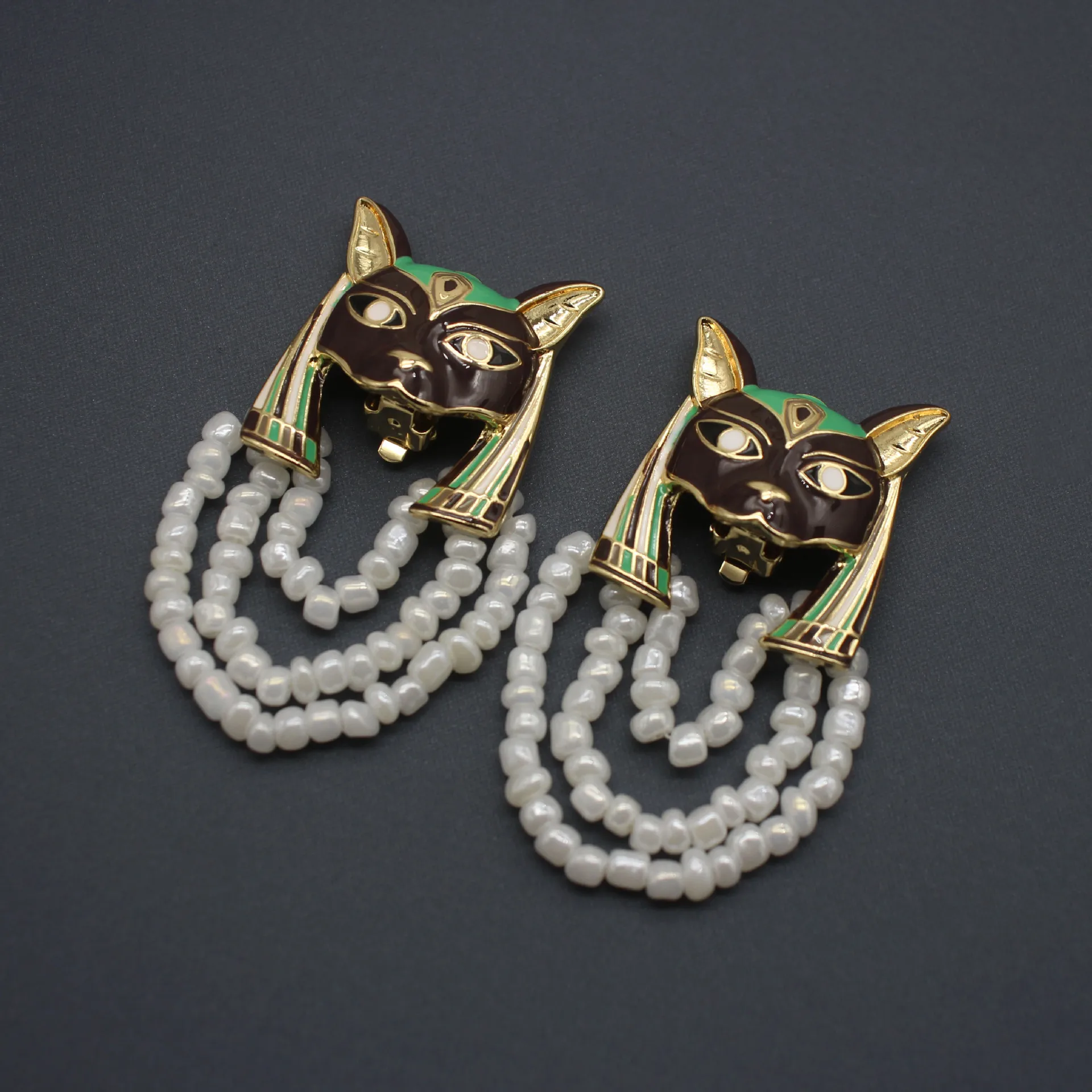 

Vintage Egypt style enamel glazed fox ear clips for women court retro exaggeration animals fine eardrop