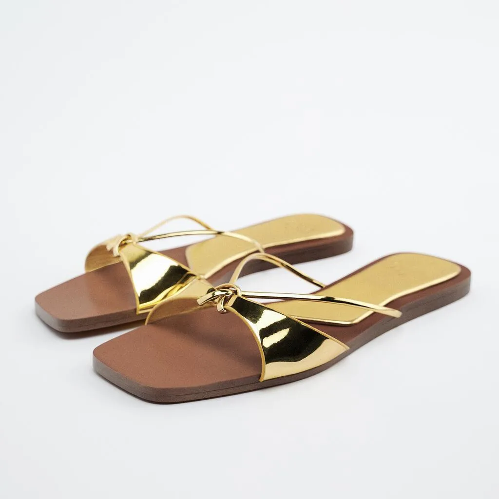 Women Slip-On Shoes 2022 Summer Fashion Casual Flats Slippers New Gold Knotted OL Style Sandals Female Slides zapatos de mujer
Women Slip-On Shoes 2022 Summer Fashion Casual Flats Slippers New Gold Knotted OL Style Sandals Female Slides zapatos de mujer