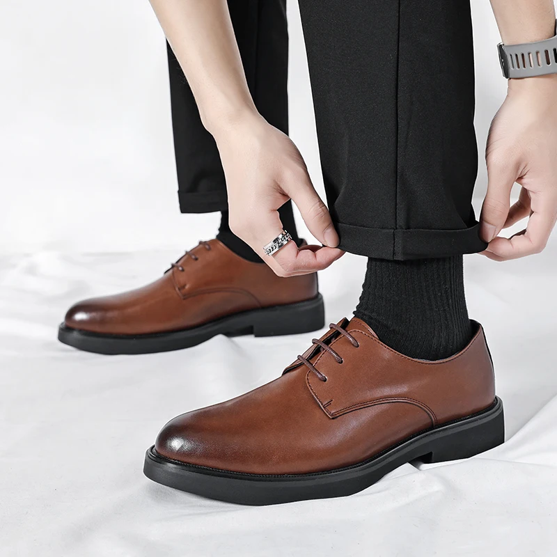 Mens Leather Shoes lace up fashion Brand Brogue Shoes Men Business Formal Oxford Fashion Platform Retro Evening Dress shoes men
Mens Leather Shoes lace up fashion Brand Brogue Shoes Men Business Formal Oxford Fashion Platform Retro Evening Dress shoes men