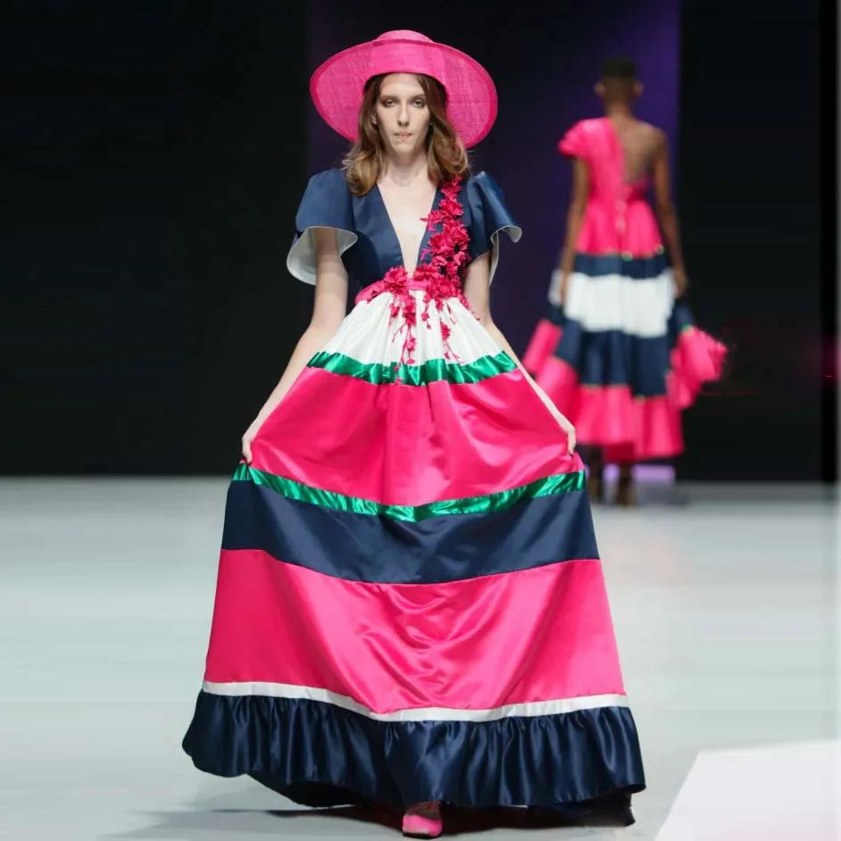 Floral 4 Mixed Colors Prom Dress Cap Sleeve Deep V Satin Black Fuchsia Long Party Dress Gowns for Women Birthday Pleats
Floral 4 Mixed Colors Prom Dress Cap Sleeve Deep V Satin Black Fuchsia Long Party Dress Gowns for Women Birthday Pleats