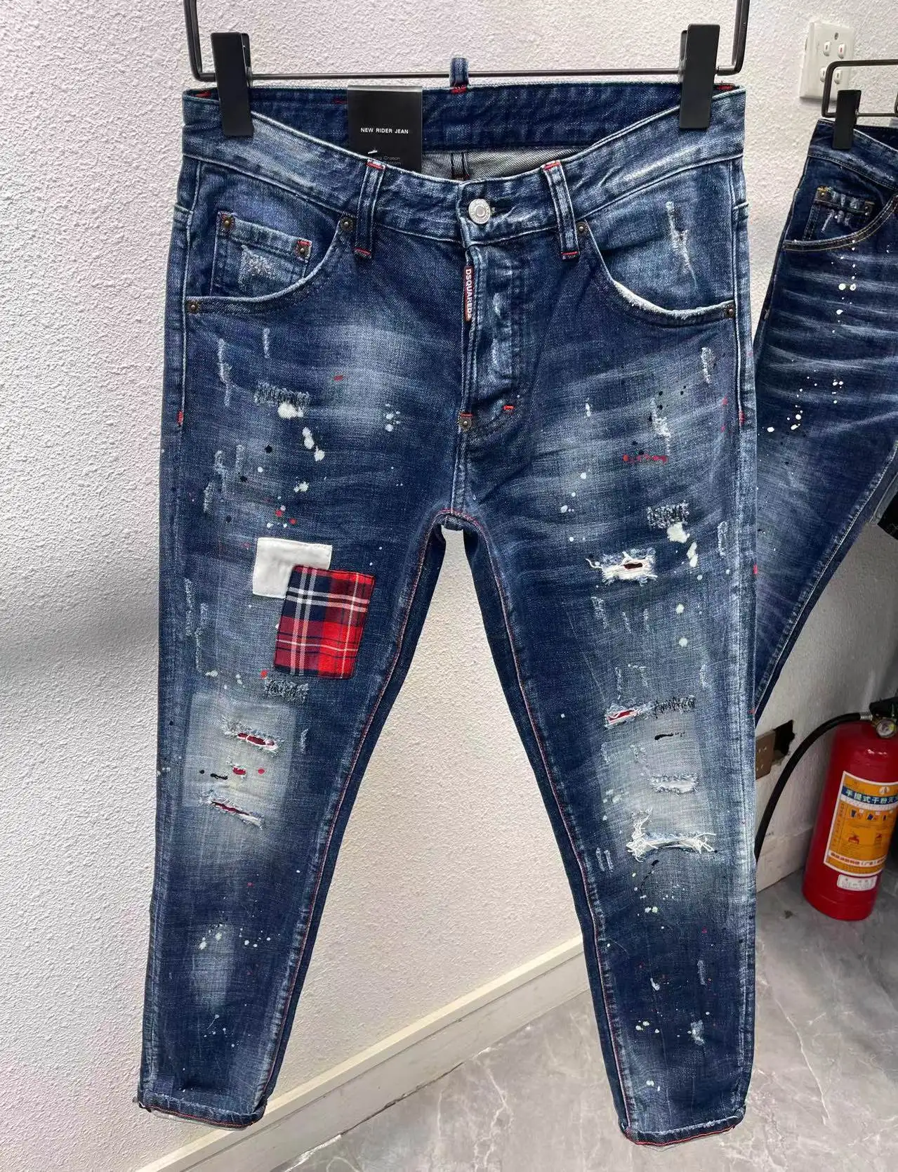 Dsquared2 New Men's High Quality Ripped Blue Jeans Italian Luxury Brand Blue Men's Streetwear Stretch Jeans Ripped Jeans
Dsquared2 New Men's High Quality Ripped Blue Jeans Italian Luxury Brand Blue Men's Streetwear Stretch Jeans Ripped Jeans