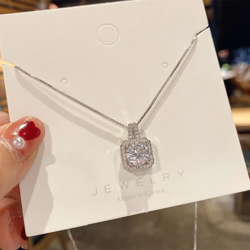 Sterling silver s925 square imitation Moissanite diamond carat necklace female niche temperament cold wind clavicle chain
Sterling silver s925 square imitation Moissanite diamond carat necklace female niche temperament cold wind clavicle chain