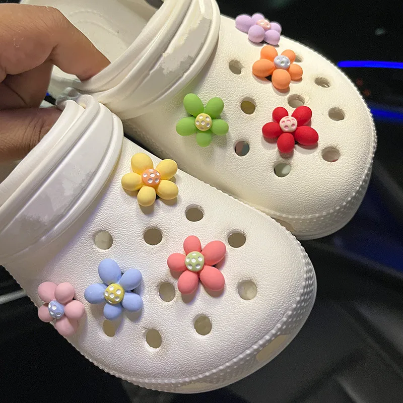 New 8pcs Five-petal flower Croc Charms Designer DIY Shiny Bling Shoes Decaration for Croc JIBS Clogs Kids Boys Women Girls Gifts
New 8pcs Five-petal flower Croc Charms Designer DIY Shiny Bling Shoes Decaration for Croc JIBS Clogs Kids Boys Women Girls Gifts