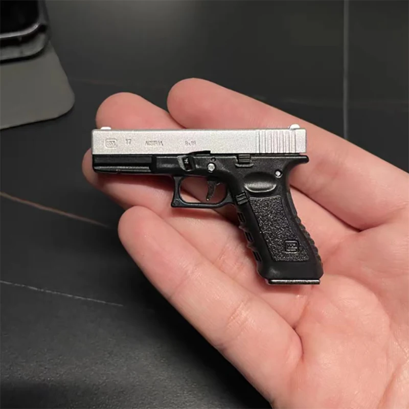Shell Ejecting 1:3 Glock Alloy Empire Miniature Toy Gun Keychain Jedi Survival Pistol Model Detachable Soldier Equipment For Boy
Shell Ejecting 1:3 Glock Alloy Empire Miniature Toy Gun Keychain Jedi Survival Pistol Model Detachable Soldier Equipment For Boy