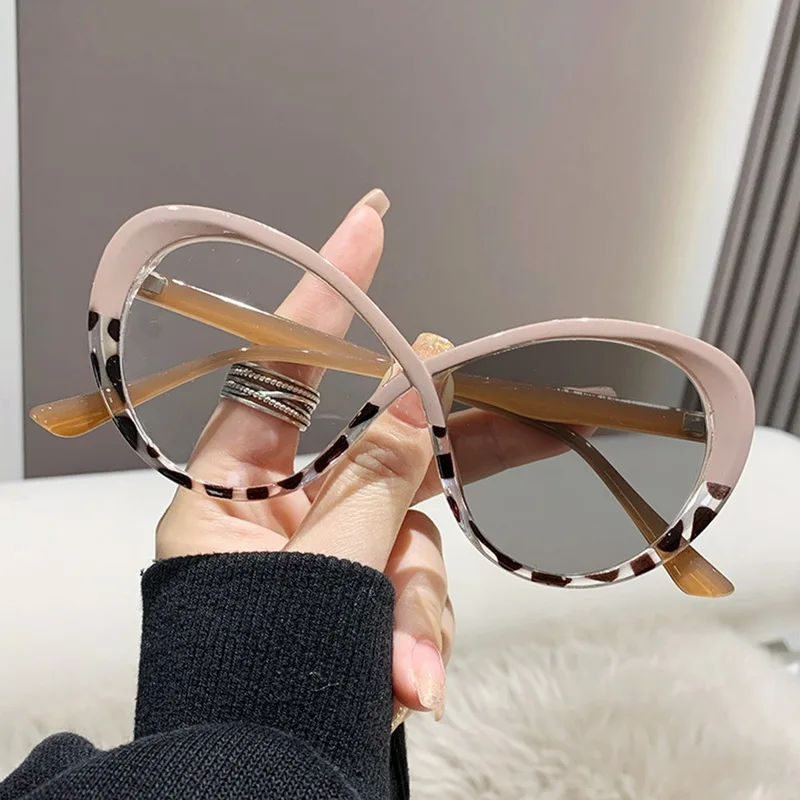 Fashion Retro Anti-blue Light Photochromic Glasses Oval Frame Sunglasses Luxury Vintage Computer Men Women Outdoor Eyeglasses
Fashion Retro Anti-blue Light Photochromic Glasses Oval Frame Sunglasses Luxury Vintage Computer Men Women Outdoor Eyeglasses