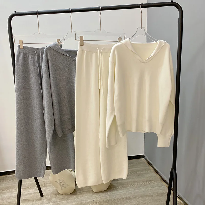 High Quality Spot Knitting Suit Womens Navy V-neck Wool Sweater Straight Pants In Autumn and Winter Fashion Two-piece Suit
High Quality Spot Knitting Suit Womens Navy V-neck Wool Sweater Straight Pants In Autumn and Winter Fashion Two-piece Suit