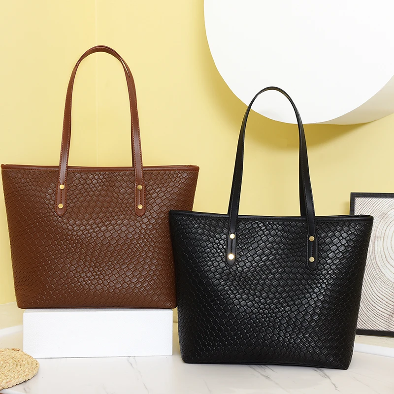 Woven Pattern Women's Underarm Shoulder Bag Simple Large Capacity Leather Handbag Luxury Designer Fashion Commuter Messenger Bag
Woven Pattern Women's Underarm Shoulder Bag Simple Large Capacity Leather Handbag Luxury Designer Fashion Commuter Messenger Bag