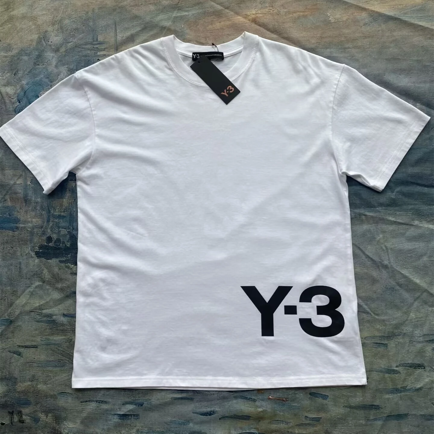 Мужская и женская футболка с коротким рукавом и круглым вырезом 
Мужская и женская футболка с коротким рукавом и круглым вырезом