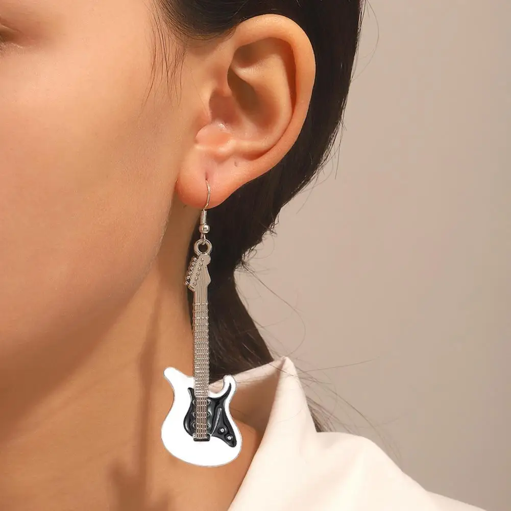 1 Pair Ladies Fashion Earrings Eye-catching Fine Workmanship Personality Chic Delicate Daily Wear Alloy Electric Guitar Drop Ear
1 Pair Ladies Fashion Earrings Eye-catching Fine Workmanship Personality Chic Delicate Daily Wear Alloy Electric Guitar Drop Ear