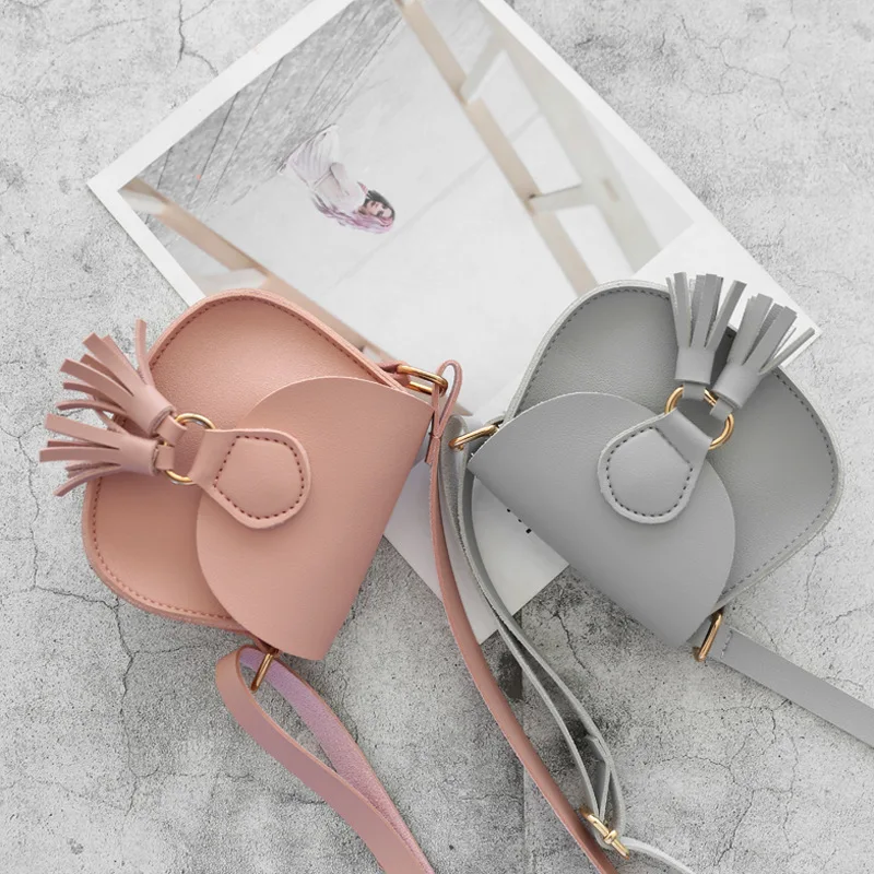 Fashion New Children Girls tassel Small Shoulder Bag Kids Sweet PU Leather Waist Bag Play Travel Portable Bag Crossbody Handbags
Fashion New Children Girls tassel Small Shoulder Bag Kids Sweet PU Leather Waist Bag Play Travel Portable Bag Crossbody Handbags