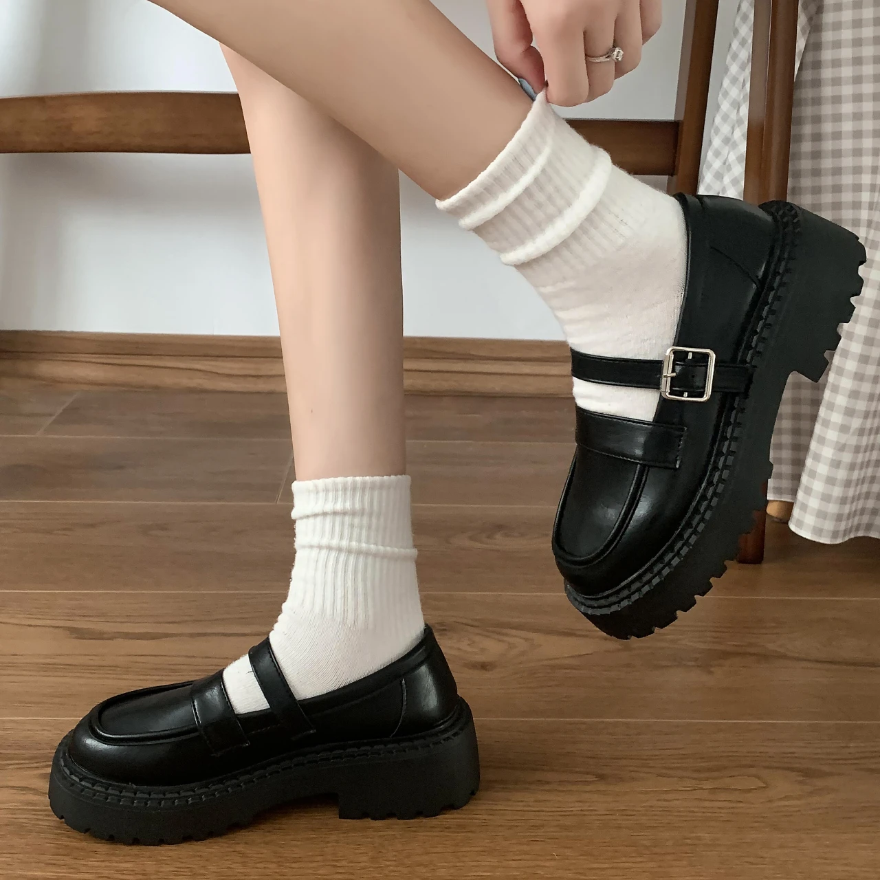 Туфли женские с круглым носком, Туфли Мэри Джейн, однотонные, на платформе, обувь для студенток, милые девушки в японском стиле JK Косплей
Туфли женские с круглым носком, Туфли Мэри Джейн, однотонные, на платформе, обувь для студенток, милые девушки в японском стиле JK Косплей