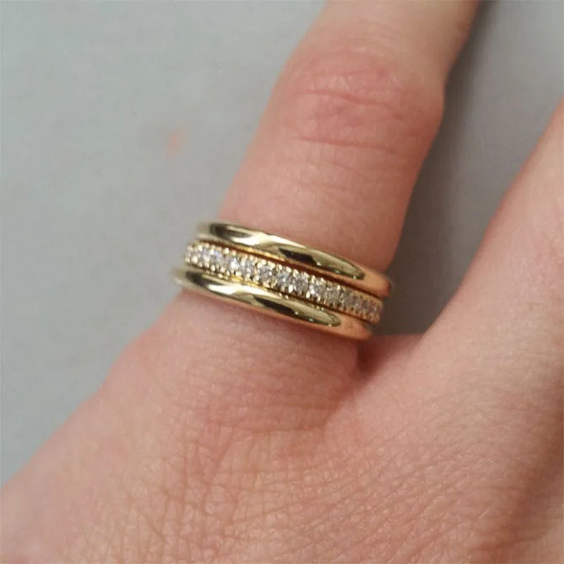 New Wedding Women's Ring Simple Finger Ring with Exquisite Diamond In The Middle Wholesale of Female Engagement Headwear
New Wedding Women's Ring Simple Finger Ring with Exquisite Diamond In The Middle Wholesale of Female Engagement Headwear