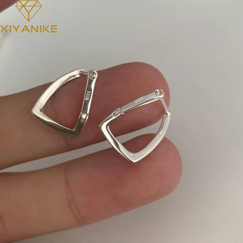 Уникальные Геометрические Квадратные Серьги DAYIN с застежкой для ушей для женщин и девушек, корейские модные новые украшения, подарок для др...
Уникальные Геометрические Квадратные Серьги DAYIN с застежкой для ушей для женщин и девушек, корейские модные новые украшения, подарок для др...
