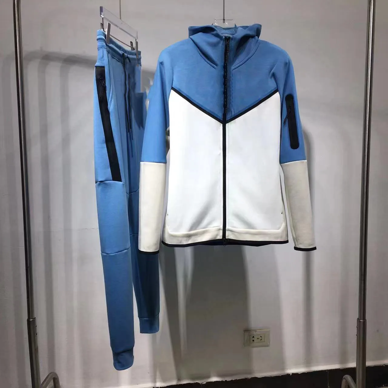 2022 Men's Tracksuit Cotton Color Patchwork Tech Fleece Male Sweatshirt Suit Good Quality Jacket Sweatpants Training Wear
2022 Men's Tracksuit Cotton Color Patchwork Tech Fleece Male Sweatshirt Suit Good Quality Jacket Sweatpants Training Wear