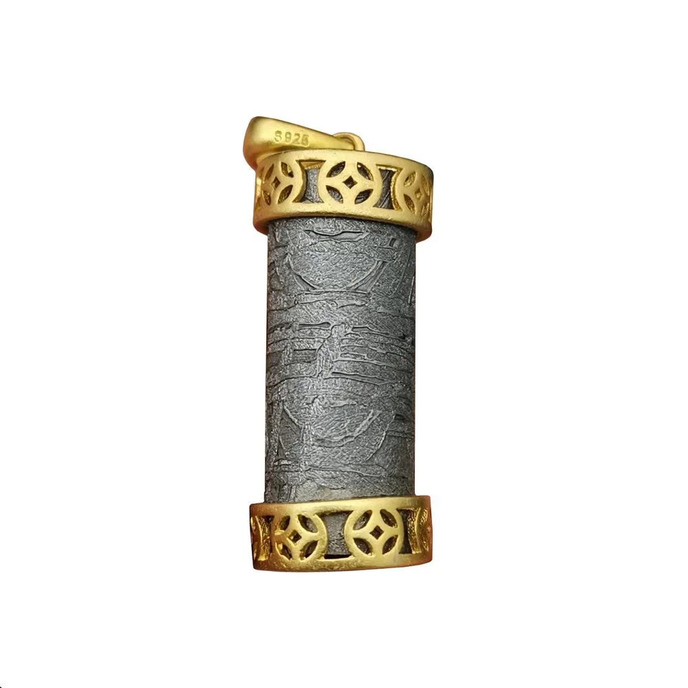 Altay meteorite iron 10.3 grams silver inlaid iron meteorite sky iron turning wheel pendant natural meteorite iron material
Altay meteorite iron 10.3 grams silver inlaid iron meteorite sky iron turning wheel pendant natural meteorite iron material
