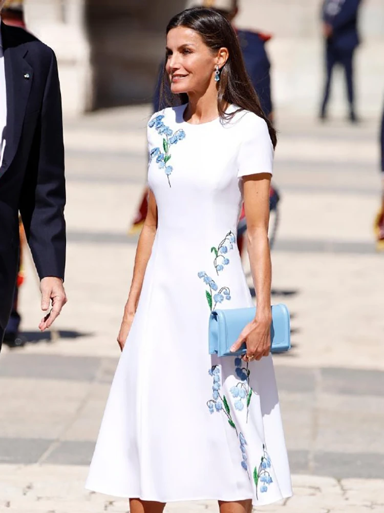 High Quality Summer Women Fashion Designer Midi Dress Princess Kate Short Sleeve Floral Embroidery Big Swing Dresses
High Quality Summer Women Fashion Designer Midi Dress Princess Kate Short Sleeve Floral Embroidery Big Swing Dresses