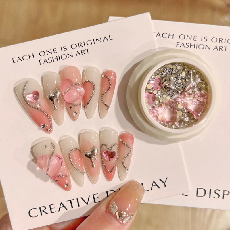 1 коробка блестящая цепочка стразы из жемчуга, украшения для дизайна ногтей с плоским дном, цветные хрустальные сверла, аксессуары для маникюра, оптовая продажа
1 коробка блестящая цепочка стразы из жемчуга, украшения для дизайна ногтей с плоским дном, цветные хрустальные сверла, аксессуары для маникюра, оптовая продажа