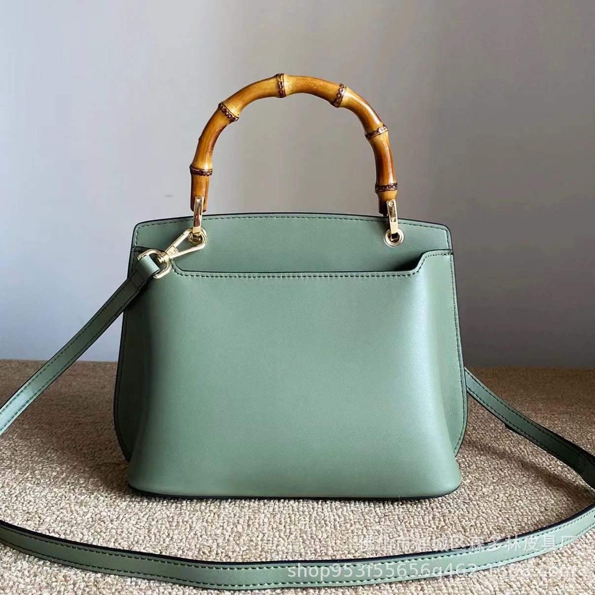 Ladies' new fashion leather handbag bamboo bag all-match stereotyped bag large-capacity one-shoulder hand-held messenger bag
Ladies' new fashion leather handbag bamboo bag all-match stereotyped bag large-capacity one-shoulder hand-held messenger bag