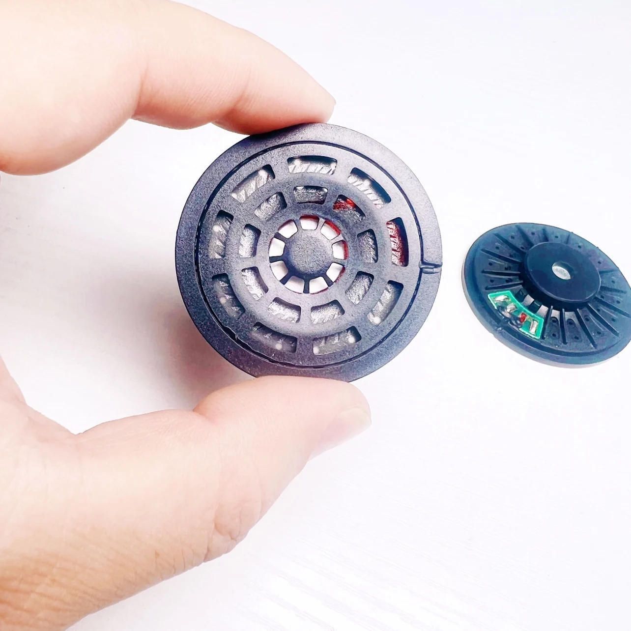 44mm Over Ear Headset Driver Hifi Headphone Speaker Unit 64ohm With Mesh Cover For helmet Earphone diy Sound Good Deep Bass 2pcs
44mm Over Ear Headset Driver Hifi Headphone Speaker Unit 64ohm With Mesh Cover For helmet Earphone diy Sound Good Deep Bass 2pcs