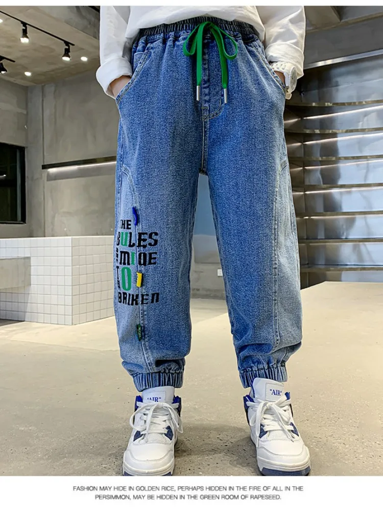 Children's Jeans Boys' Spring and Autumn New Simple Letter Pants Children's Thin Casual Fashion Versatile Jeans 
Children's Jeans Boys' Spring and Autumn New Simple Letter Pants Children's Thin Casual Fashion Versatile Jeans