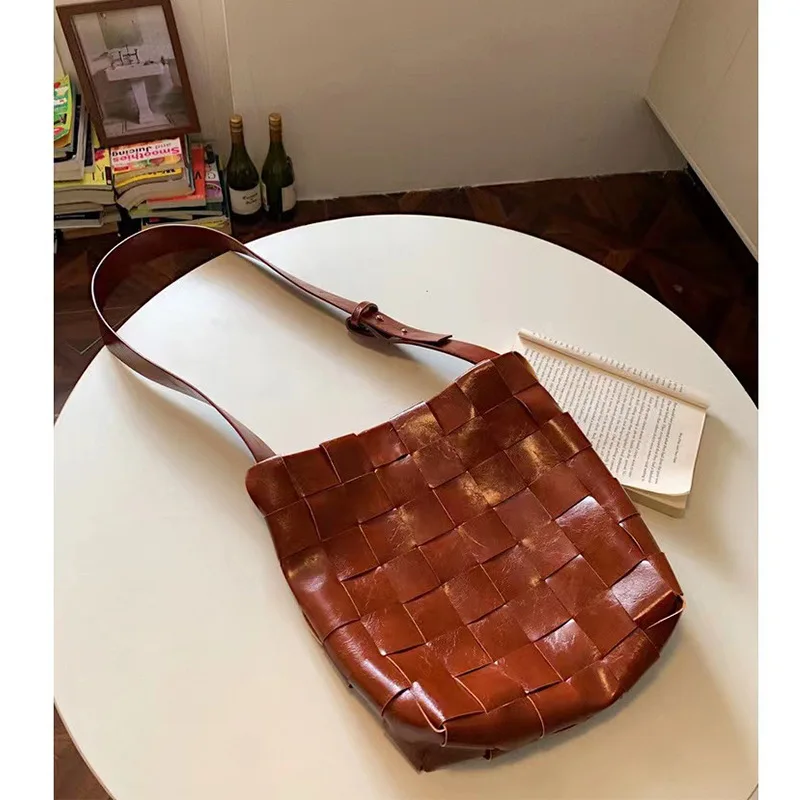 Weave Style Commuter Tote Bag For Women 2023 Winter Luxury Designer Handbag Wide Strap Shoulder Bags Large Capacity Shopper Tote
Weave Style Commuter Tote Bag For Women 2023 Winter Luxury Designer Handbag Wide Strap Shoulder Bags Large Capacity Shopper Tote