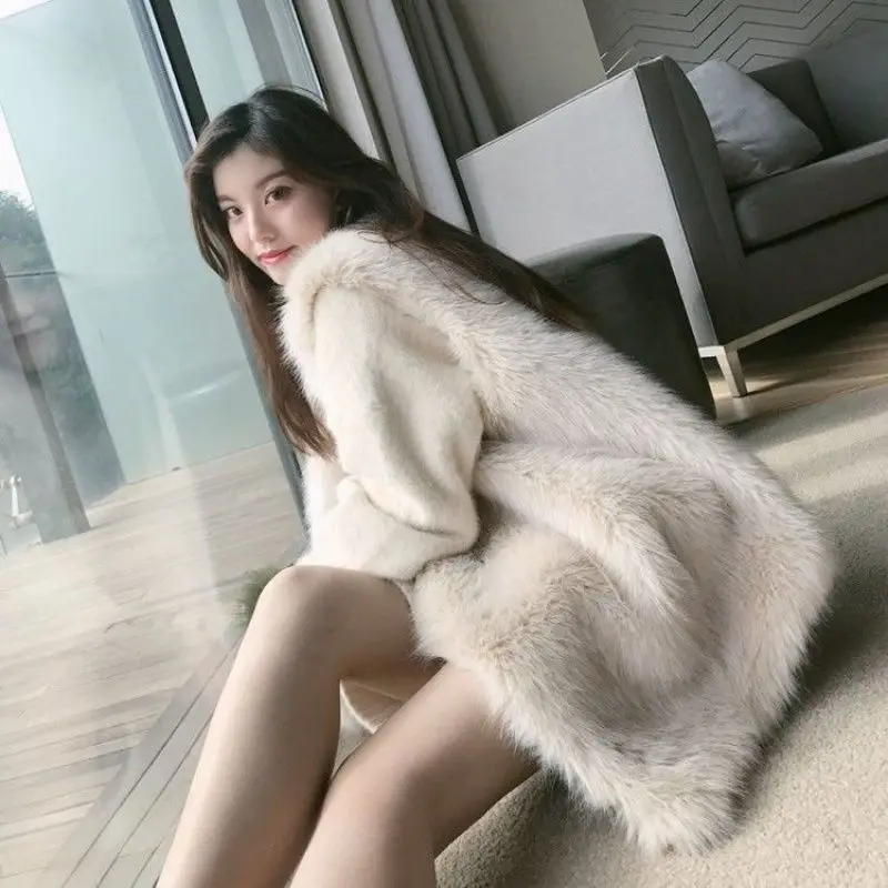 2022 Faux Fur Vest Coat Women's Lapel Sleeveless Buckle Slim Fit Teddy Coat 2021 High Street Plush Fur One Piece Jacket T141
2022 Faux Fur Vest Coat Women's Lapel Sleeveless Buckle Slim Fit Teddy Coat 2021 High Street Plush Fur One Piece Jacket T141