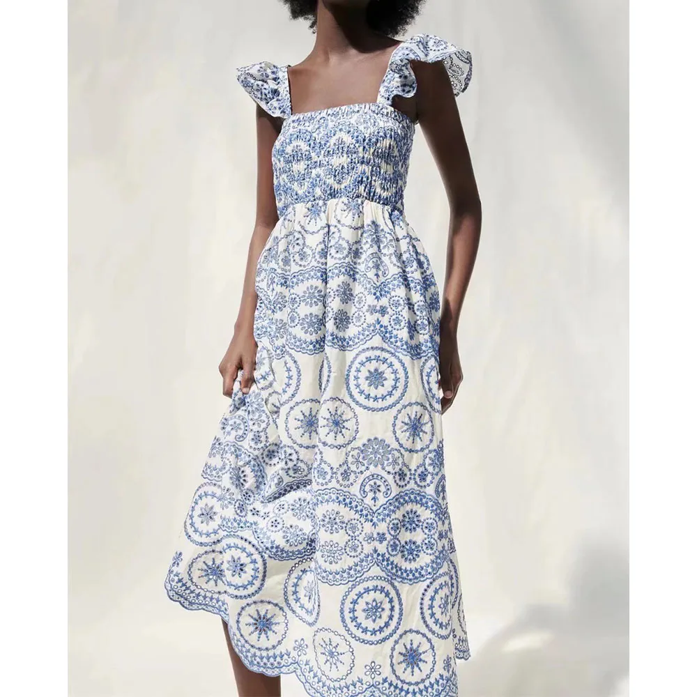 2022 women's summer new hollow embroidery dress European and American style lotus leaf trim temperament high waist skirt
2022 women's summer new hollow embroidery dress European and American style lotus leaf trim temperament high waist skirt