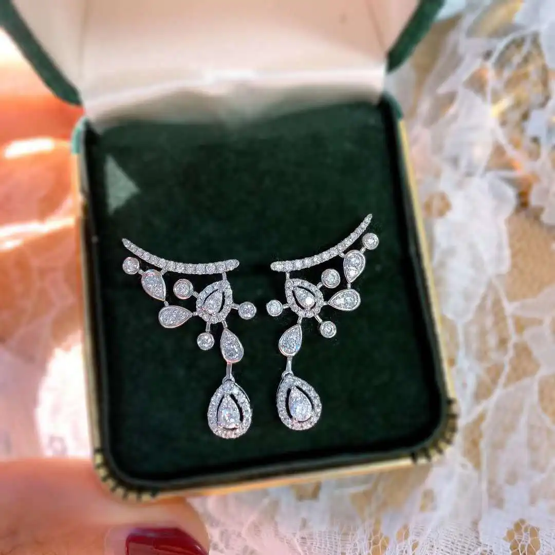 BK Studio Zirconia Diamond Pt950 Platinum Plated Super Shining Pear Shaped Water Drop Fairy Earrings
BK Studio Zirconia Diamond Pt950 Platinum Plated Super Shining Pear Shaped Water Drop Fairy Earrings