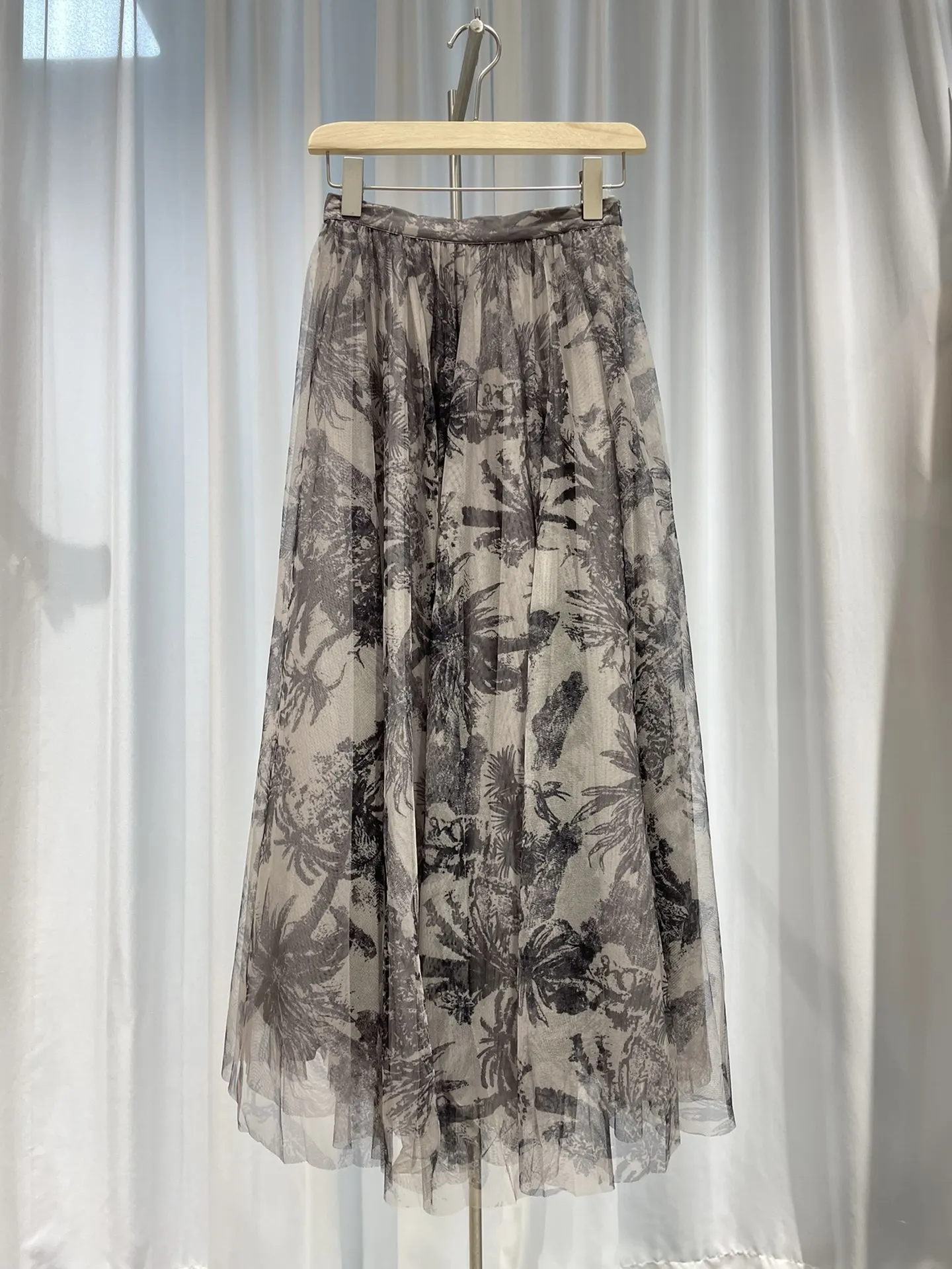 2022 New Spring Top Quality Women Mesh Skirts Chic Elegant Vintage Luxury Runway Designer Bottoms
2022 New Spring Top Quality Women Mesh Skirts Chic Elegant Vintage Luxury Runway Designer Bottoms